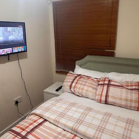 Justalf Facilities-Spacious 2-Bed Apartment In Thamesmead, Greenwich Londres Exterior foto